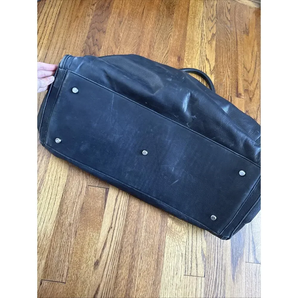 MUSIKA FRERE Handcrafted Leather Duffle Bag